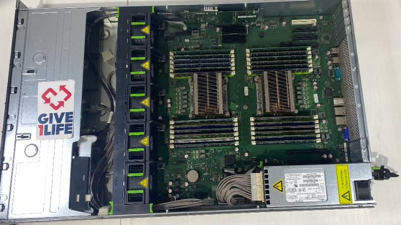 FUJITSU RX300 S7 4SFF 2XE5-2630(12C/24T) + 48GB +D2616-A22+2PSU